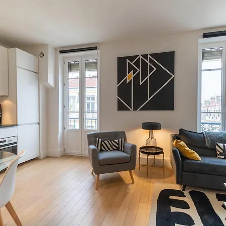 Be My Home - L'Eblouissant Apartment